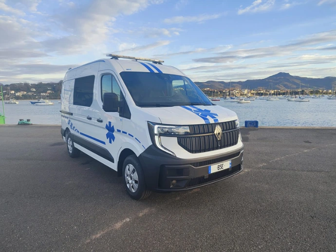 nouveau renault master import ambulance reunion 974